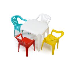 Conjunto Plástico de mesa e cadeiras Infantis