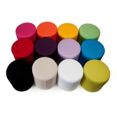 Puffs individuais redondos de cores diversas